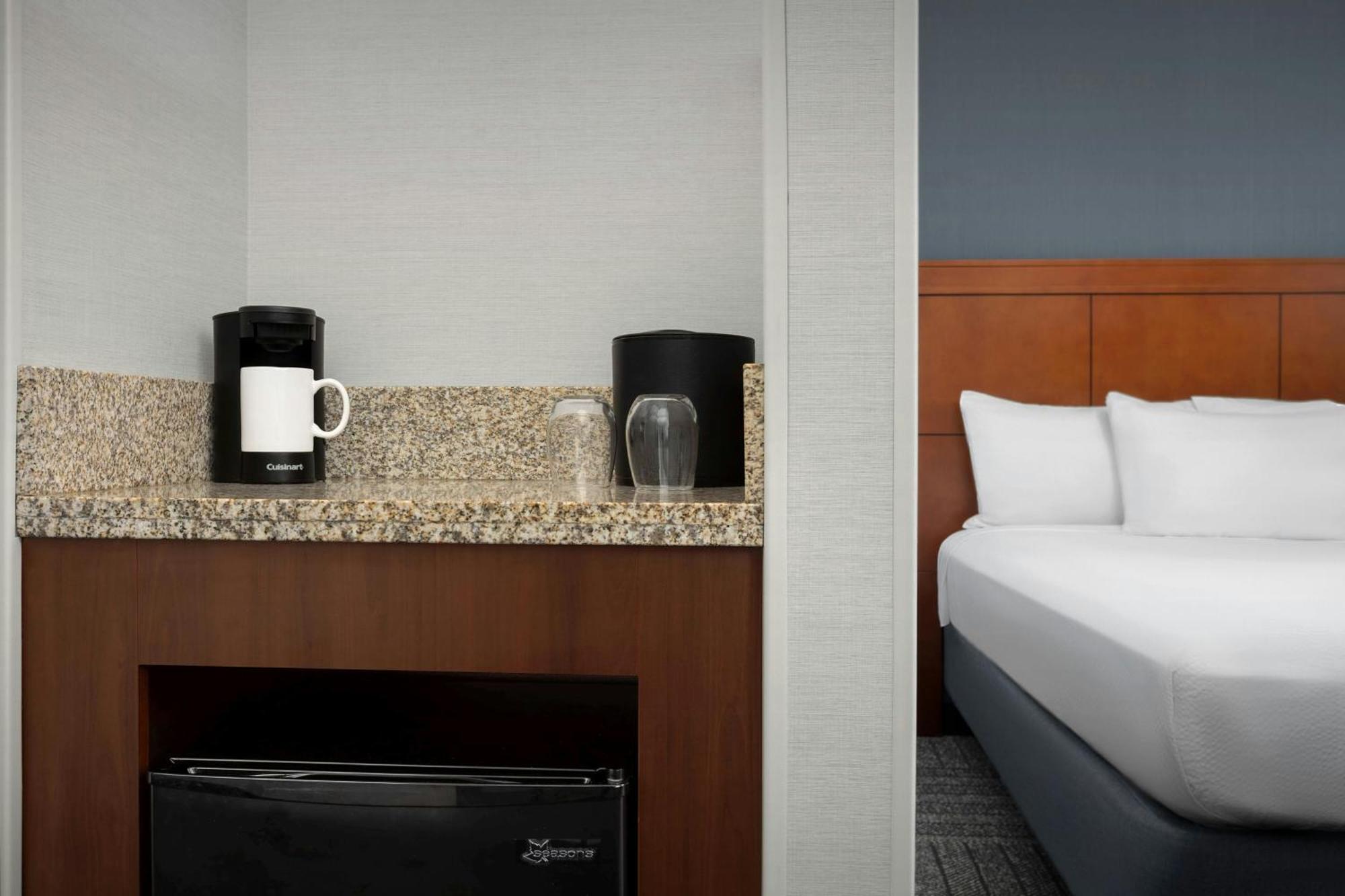 Courtyard By Marriott Salisbury Hotel Exterior photo