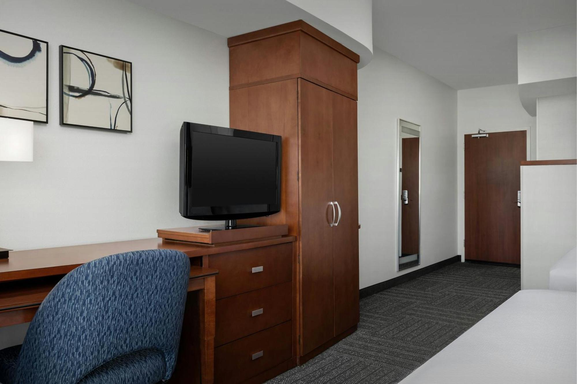 Courtyard By Marriott Salisbury Hotel Exterior photo
