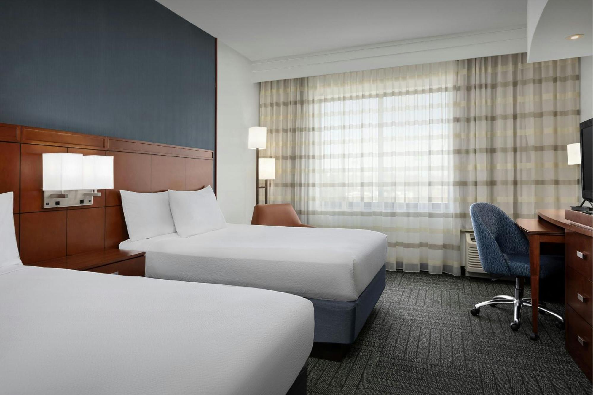 Courtyard By Marriott Salisbury Hotel Exterior photo