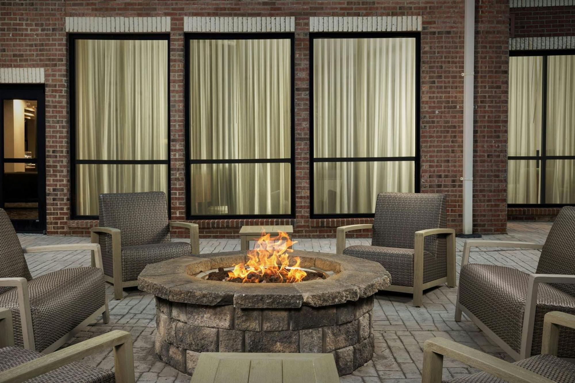 Courtyard By Marriott Salisbury Hotel Exterior photo