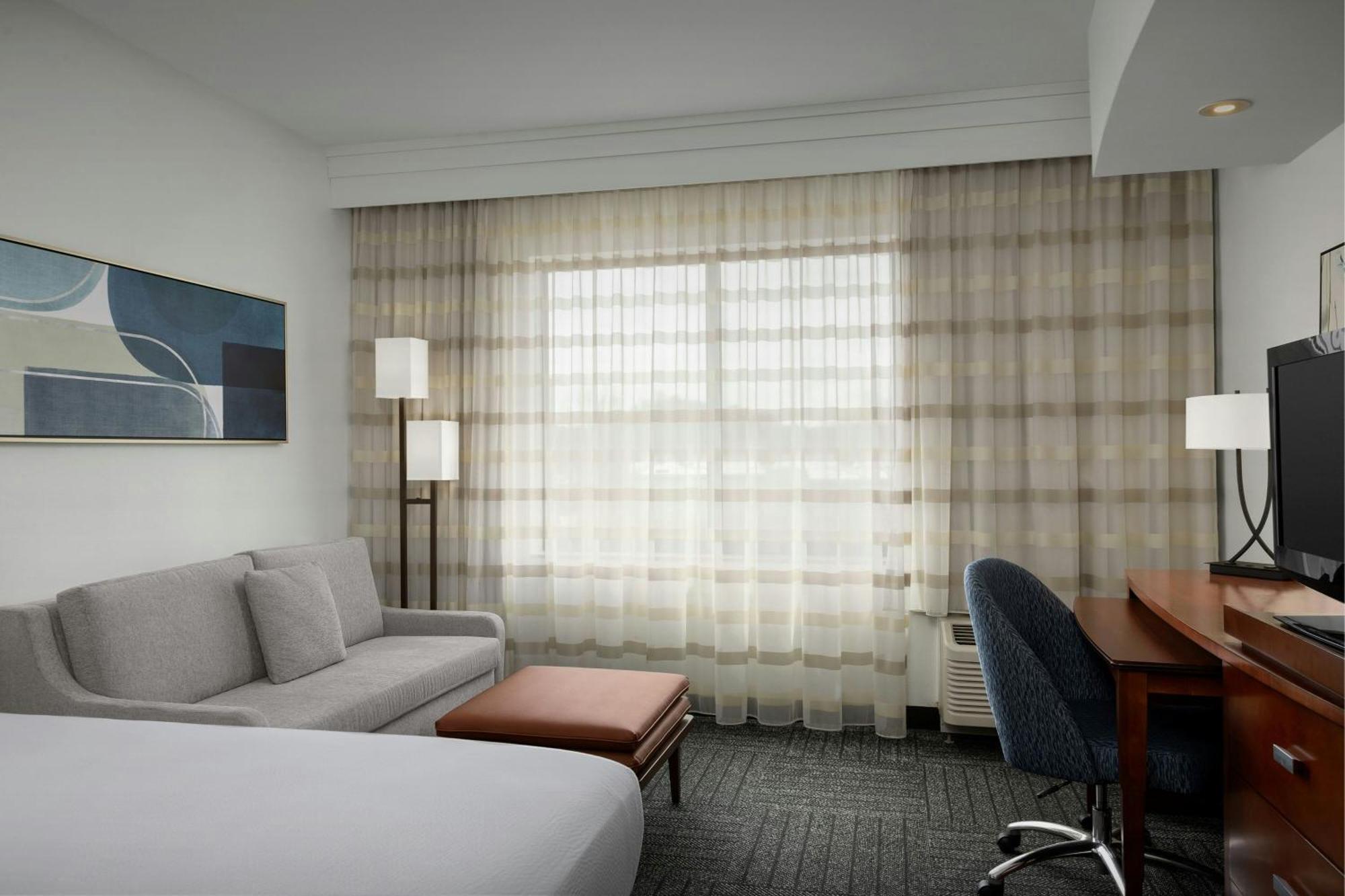 Courtyard By Marriott Salisbury Hotel Exterior photo