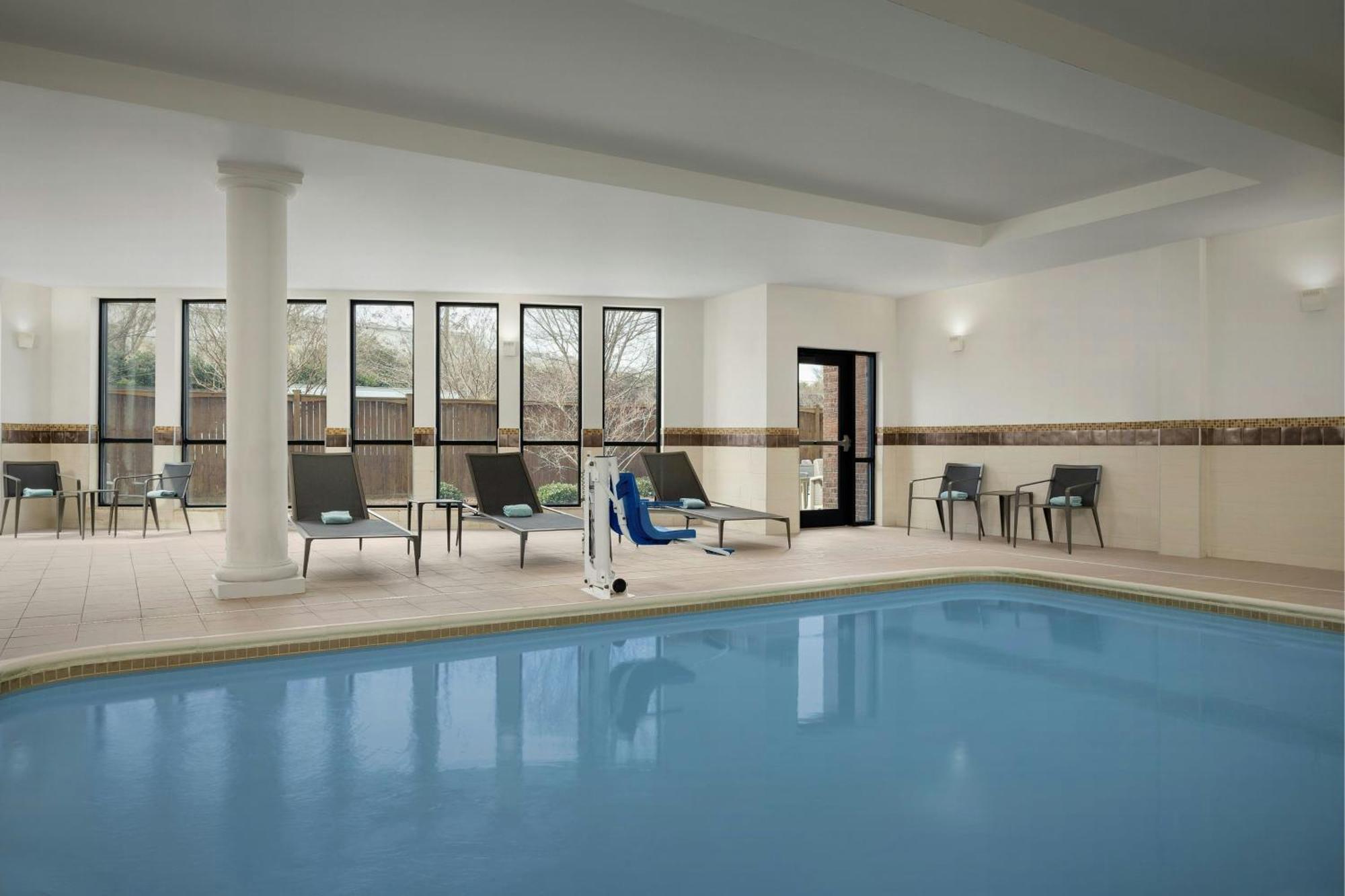 Courtyard By Marriott Salisbury Hotel Exterior photo