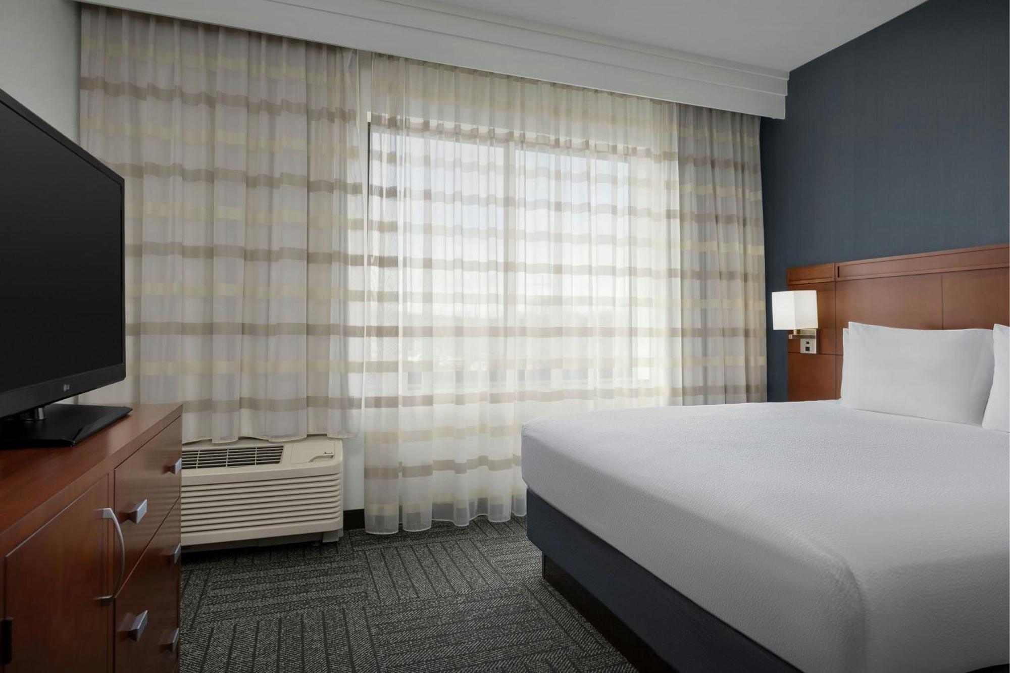 Courtyard By Marriott Salisbury Hotel Exterior photo
