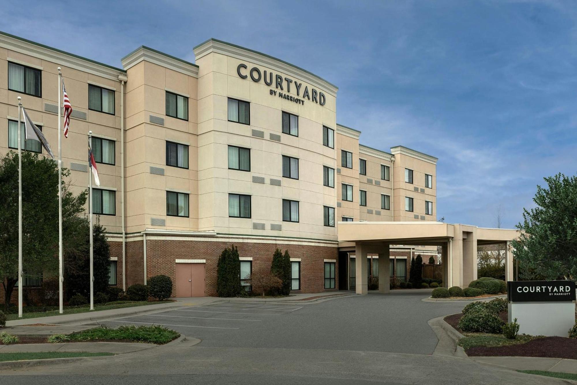 Courtyard By Marriott Salisbury Hotel Exterior photo