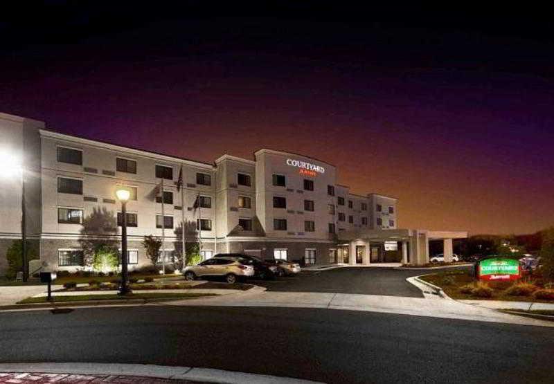 Courtyard By Marriott Salisbury Hotel Exterior photo